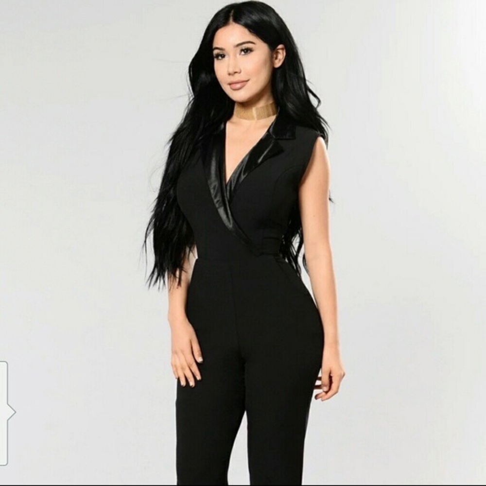 NWT FASHION NOVA TUXEDO JUMPSUIT FOR THE SEXY LADY